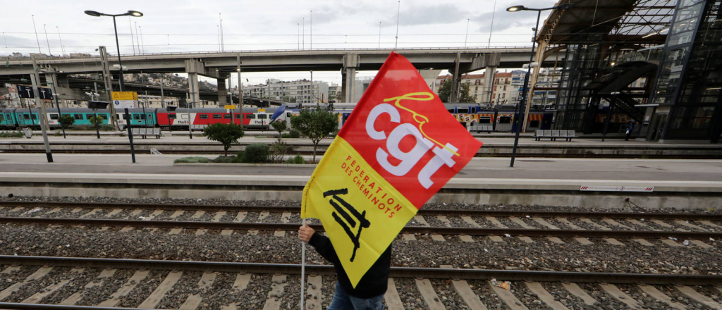 Francia vive una masiva huelga contra la reforma al sistema de jubilación