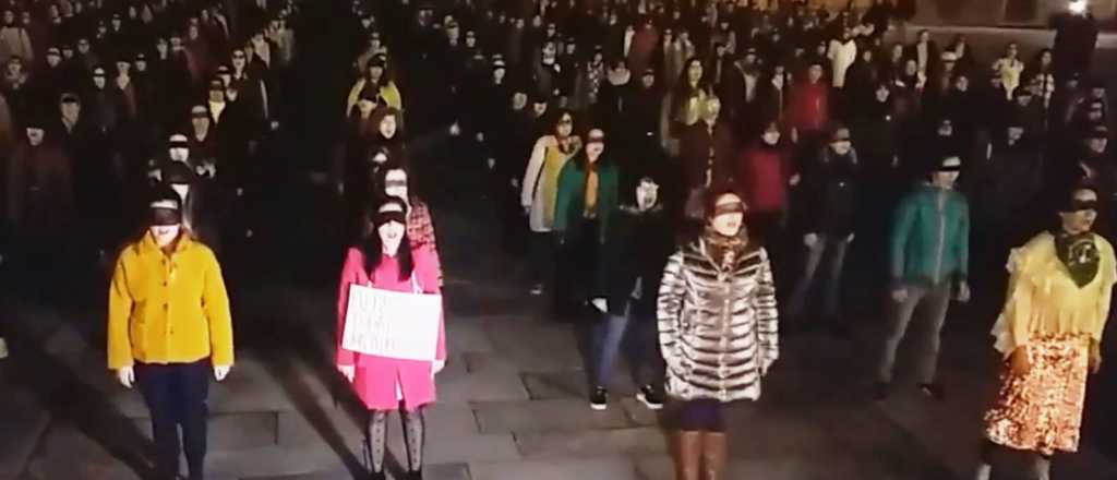 Feministas cantaban "un violador en tu camino" y las mandaron a "hacer la cena"