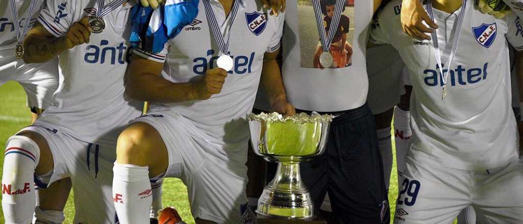 Video: la copa para el campeón uruguayo se cayó al foso del Centenario