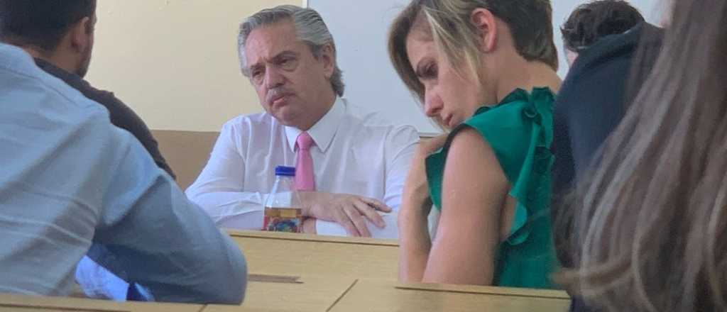 El presidente fue a la Facultad donde da clases a tomar examen