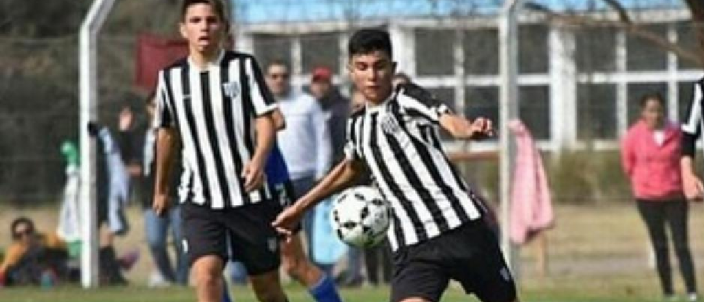 Video: el conmovedor gesto del capitán de Gimnasia con Lucho Fernández