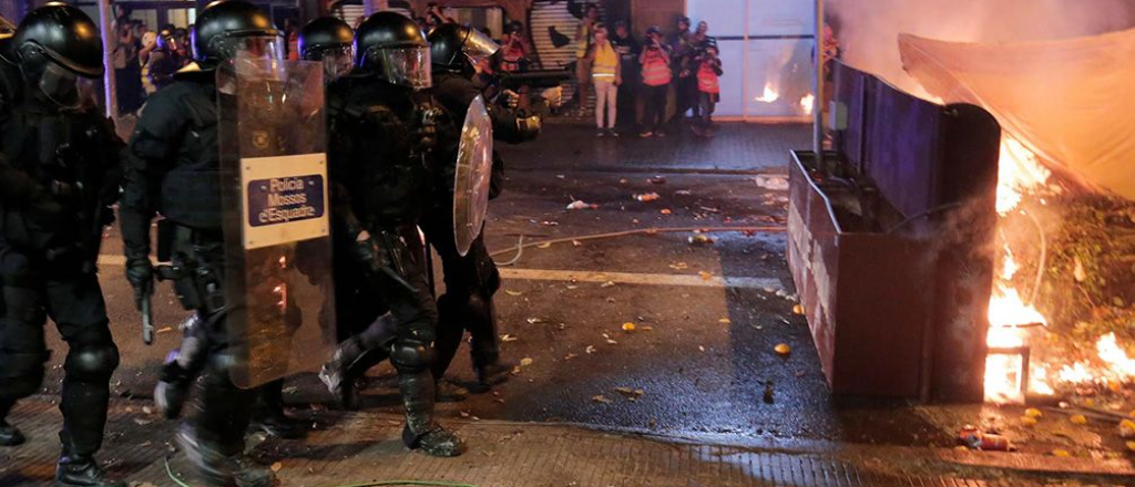 Hubo guerra afuera del Camp Nou: 12 heridos en medio del clásico español