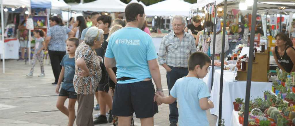 La feria del Parque Central, una opción barata para las compras de Navidad