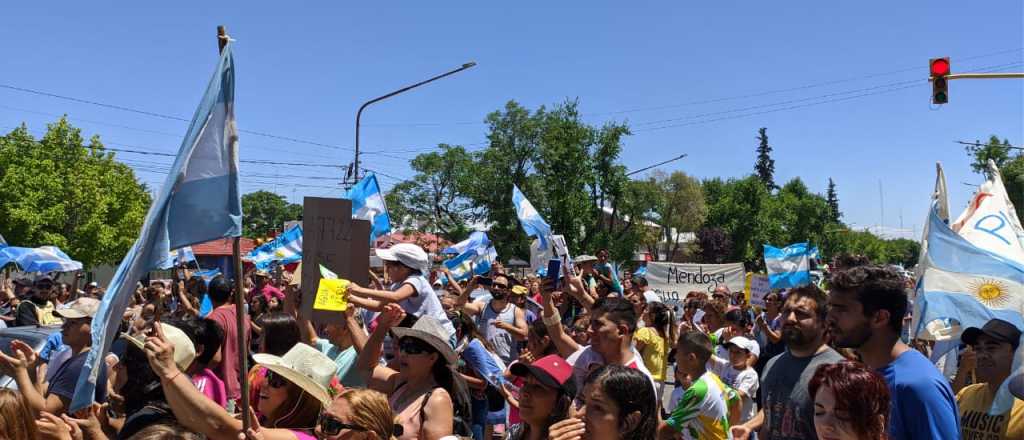 Antimineros se movilizaron desde varios departamentos a Casa de Gobierno