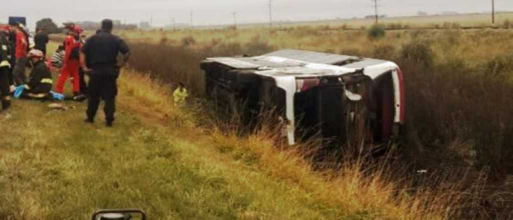 Volcó un micro en la Ruta 2 de Buenos Aires: 15 heridos