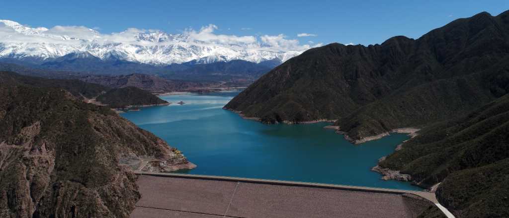 Abrieron las compuertas del dique Potrerillos