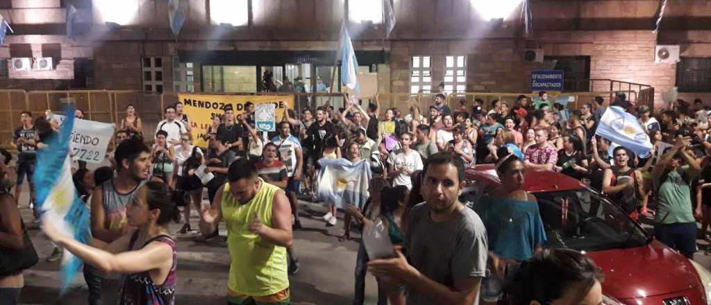 Manifestantes celebraron la derogación de la 9209