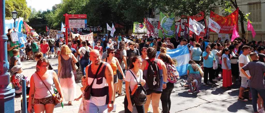 "Banderazo" en la Legislatura por la derogación de la 9209