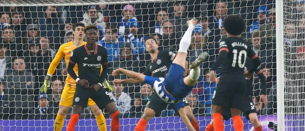 Un golazo de chilena inauguró el año en el fútbol de Inglaterra