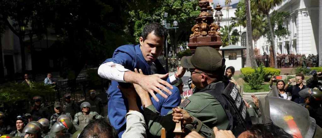 Guaidó armó una Asamblea paralela y fue reelecto