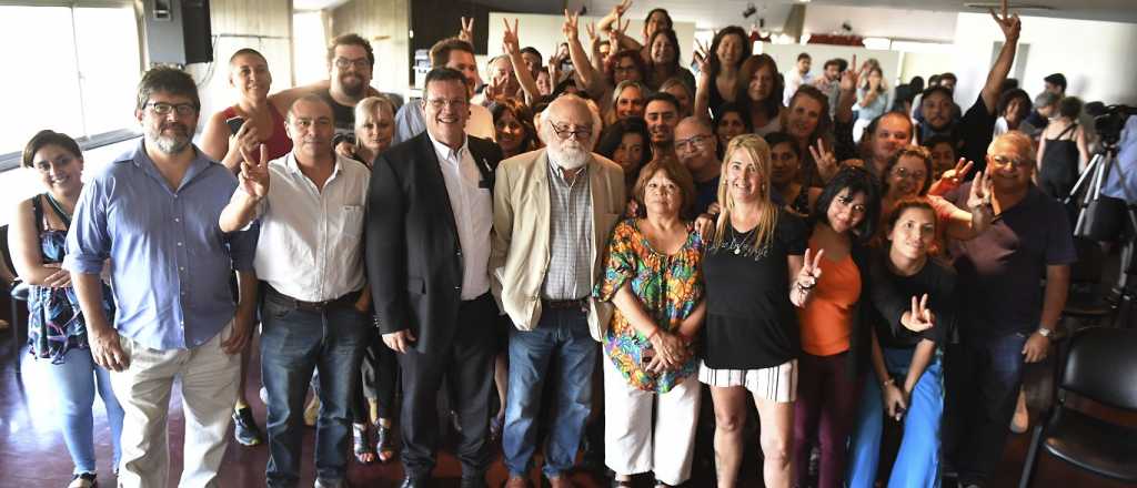 Juan Sasturain visitó por primera vez la Biblioteca Nacional