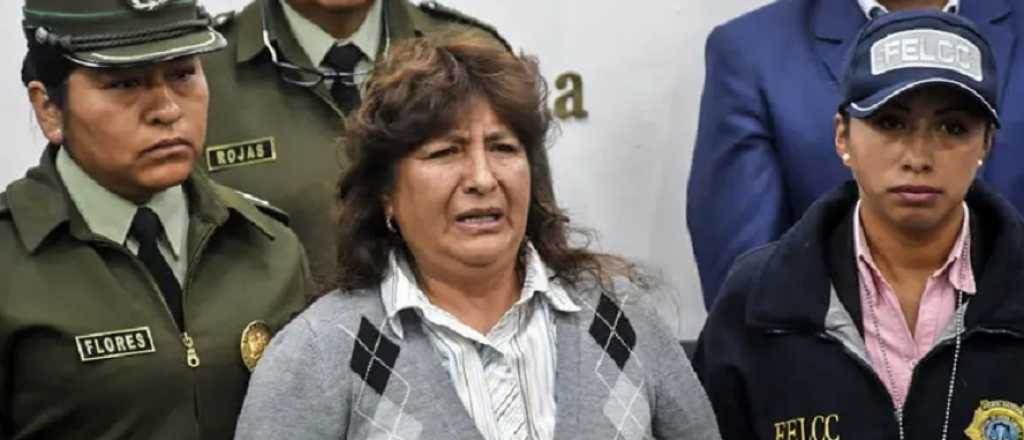 Detienen a una mujer que venía con US$ 100 mil que serían para Evo