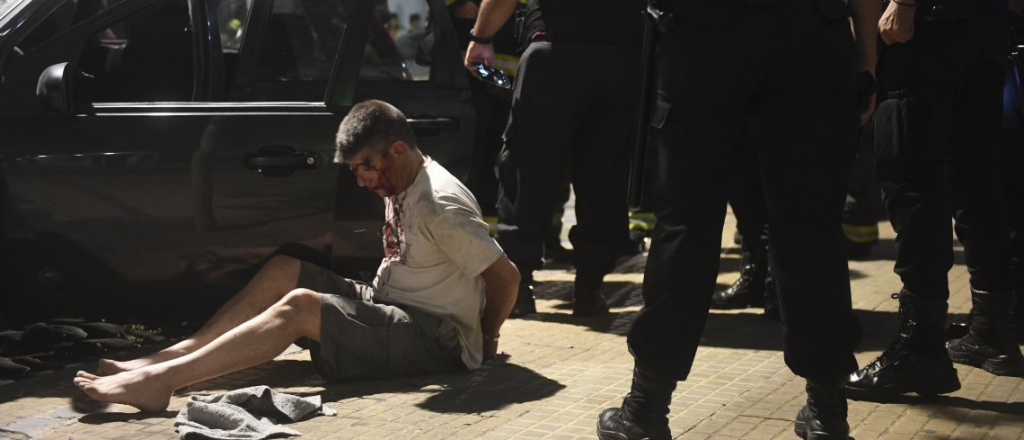 Un hombre arrojó una bomba molotov contra el edificio de "Torneos"