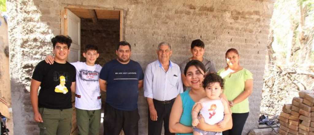 Vecinos de San Juan le construyeron la habitación a una mujer enferma