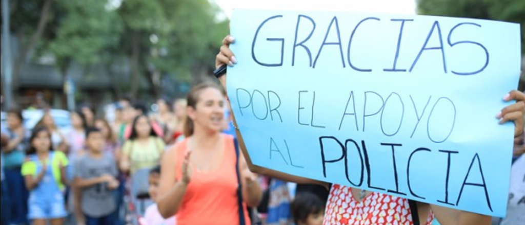 Marcharon en defensa de un policía que baleó a un joven de 18 años