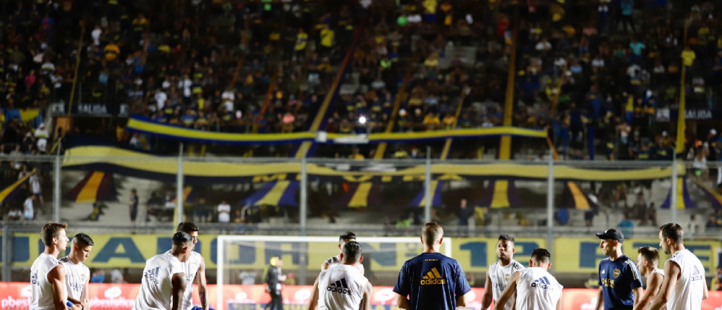 El blooper con una bandera de los hinchas de Boca en San Juan