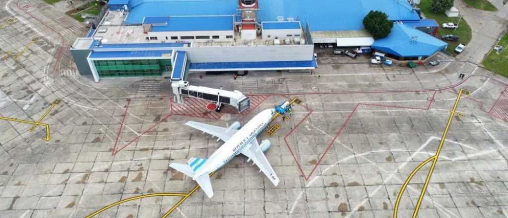 Avión de Austral tuvo que volver con un solo motor