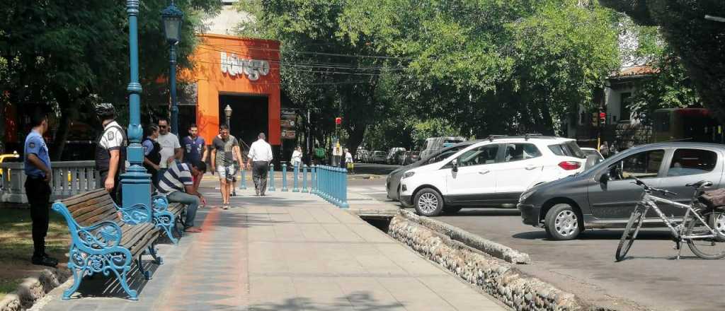 Un paciente psiquiátrico se descompensó en la Plaza Independencia