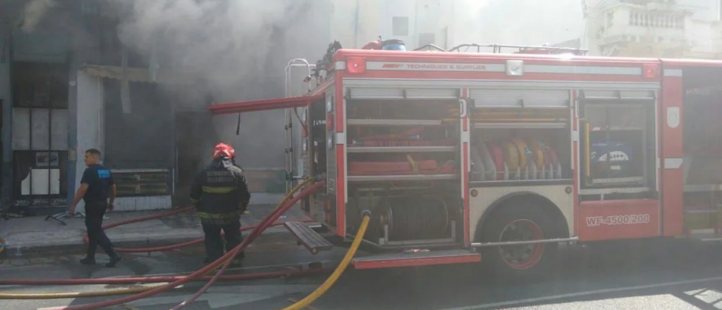 Un muerto en un incendio en un supermercado chino en Palermo