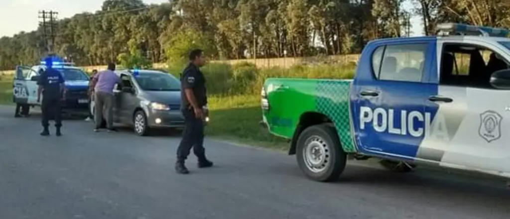 Lo atraparon cuando tiraba el cuerpo descuartizado de una mujer y se mató