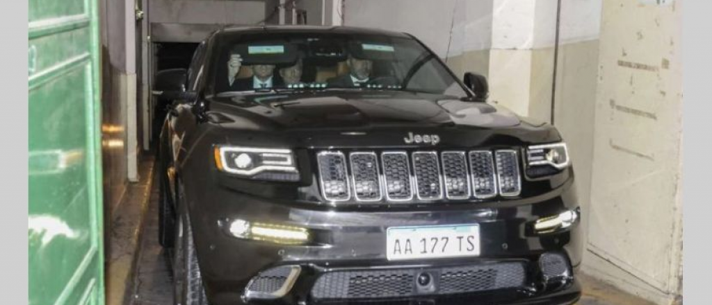 Será subastada "La Bestia" el jeep blindado del ex jefe de los espías