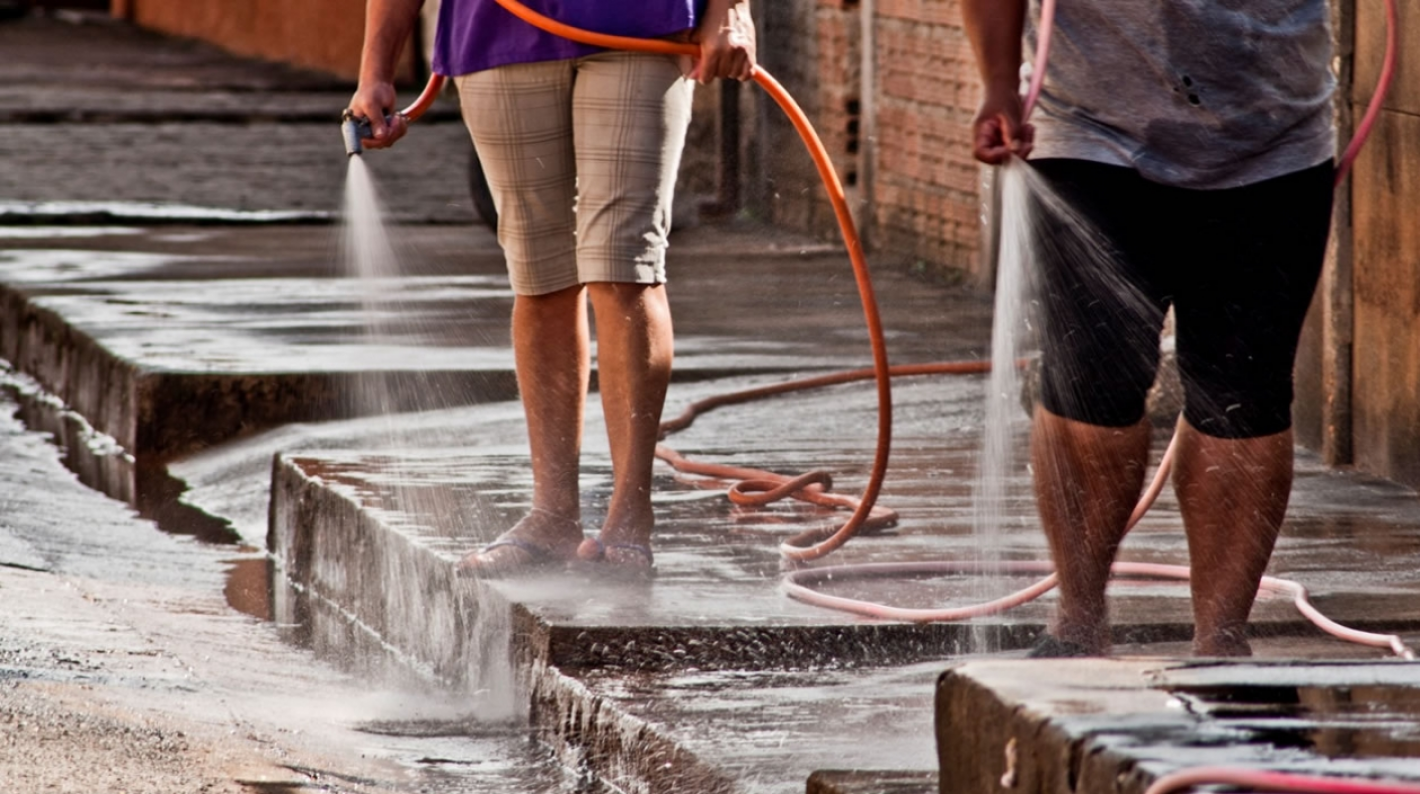 Solo 80 inspectores controlan el despilfarro urbano de agua - Mendoza Post