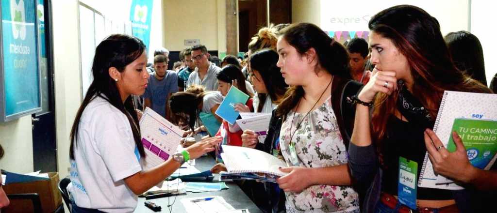 Una empresa de comidas rápidas busca jóvenes para trabajar en Ciudad