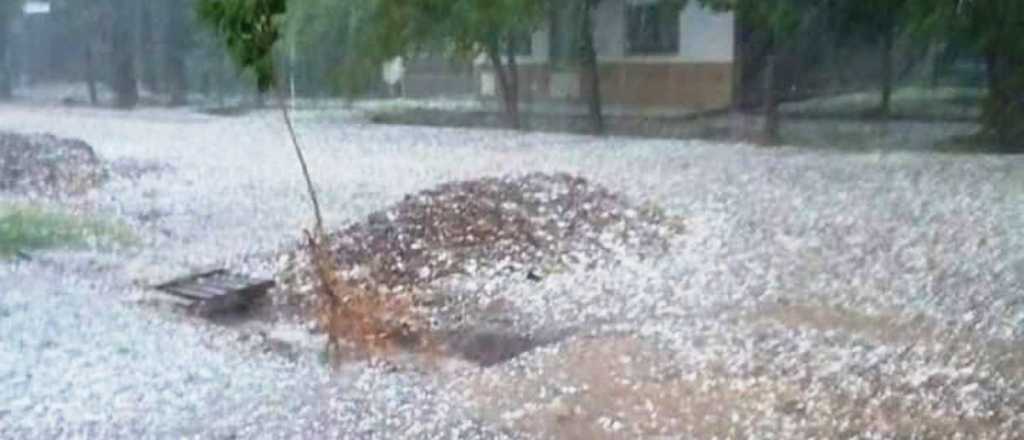 Videos: la impresionante tormenta con granizo en Alvear