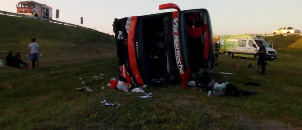 Dos muertos por el vuelco de un micro en la Ruta 2