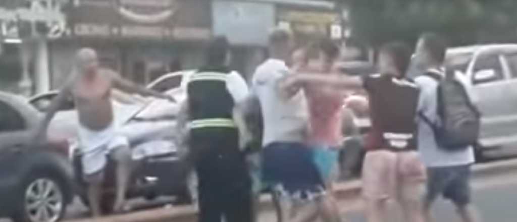 Video: batalla campal entre turistas en Carlos Paz