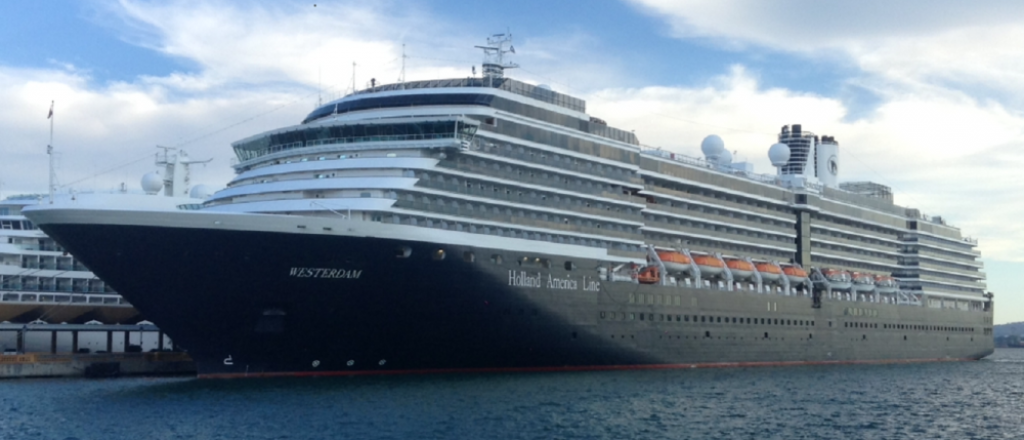 Cruceros de lujo, de paraísos a cárceles flotantes por el coronavirus