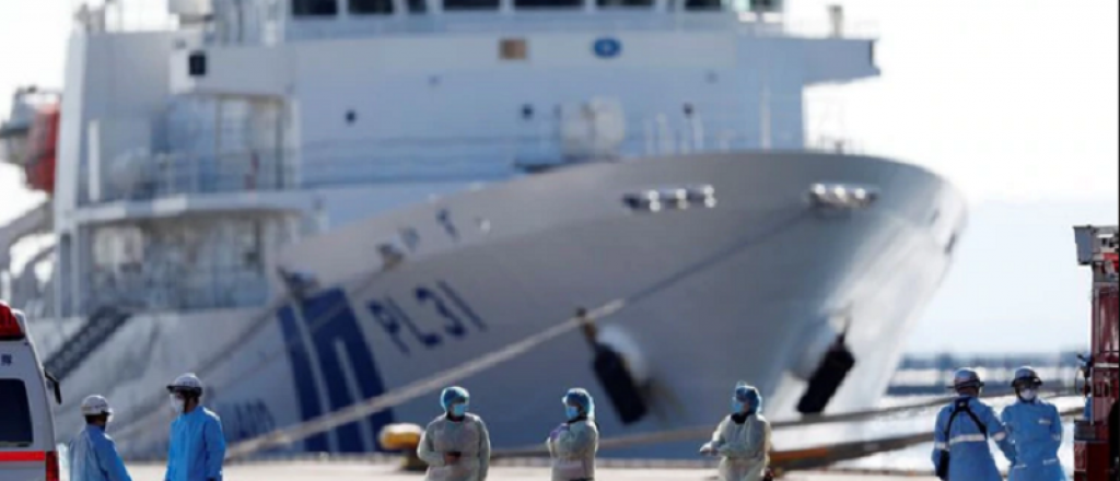 Comenzaron a desembarcar los pasajeros del crucero en cuarentena