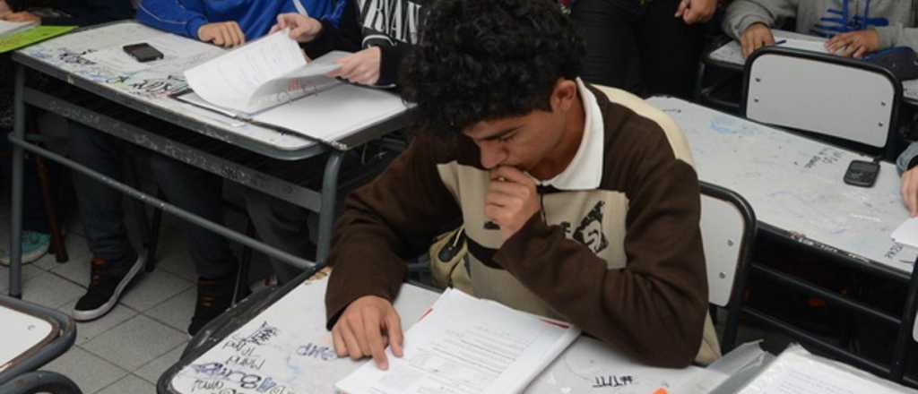 Postergan las mesas especiales de secundaria para mayo en Mendoza