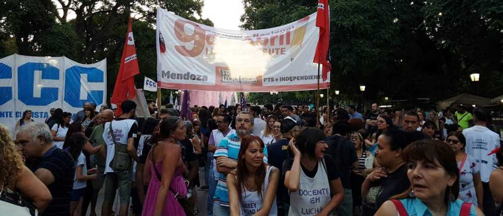 El SUTE marchó por la apertura de paritarias