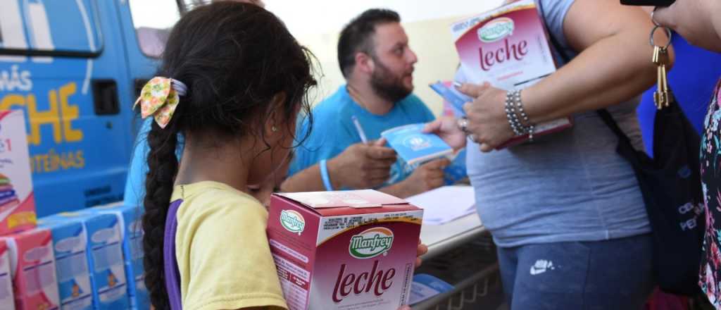 Tomar leche en Japón, EEUU o Mónaco es más barato que en Argentina