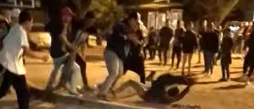 Video: otro salvaje ataque en patota a un joven indefenso