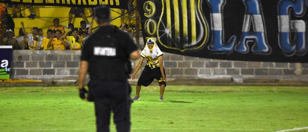 Hinchas de Mitre de Santiago del Estero se enfrentaron con la Policía