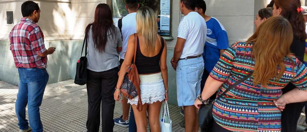 Furor en el Teatro Independencia por las entradas para la Vendimia