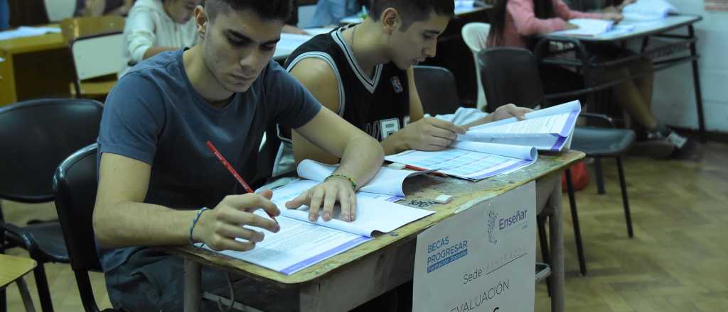 Presupuesto educativo 2021: habrá duplicación de becas Progresar