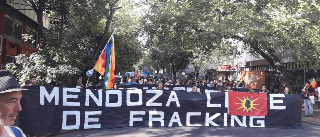 La contramarcha antifracking pasó por el palco totalmente vacío