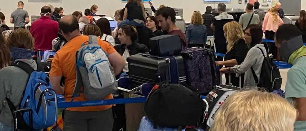 Llegó el primer vuelo de Aerolíneas desde Miami con argentinos varados