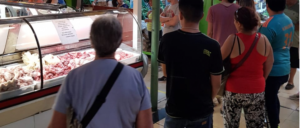 En el Mercado Central se quejan que los clientes no respetan las distancias