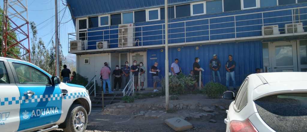 Así se amontonan los camioneros en la Aduana de Alta Montaña