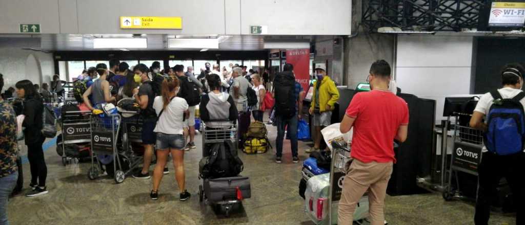 Video: así se enteraron los argentinos en San Pablo que no serán repatriados