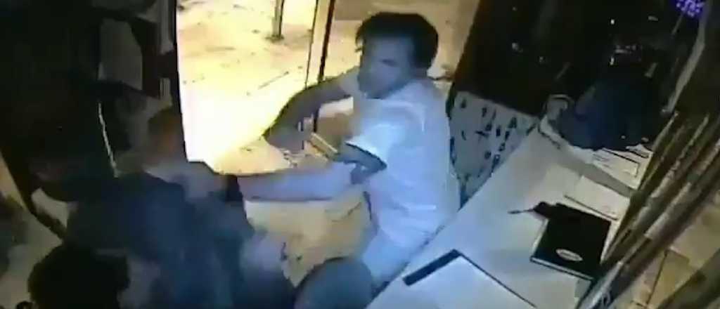 Excarcelan al hombre que golpeó al vigilador y al joven de Buquebús