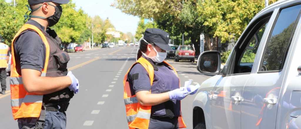 Una mujer policía de Maipú tiene coronavirus y aislaron a sus compañeros