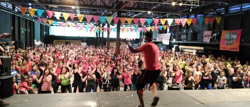 Gaspar, el mendocino que da clases de zumba gratis por YouTube