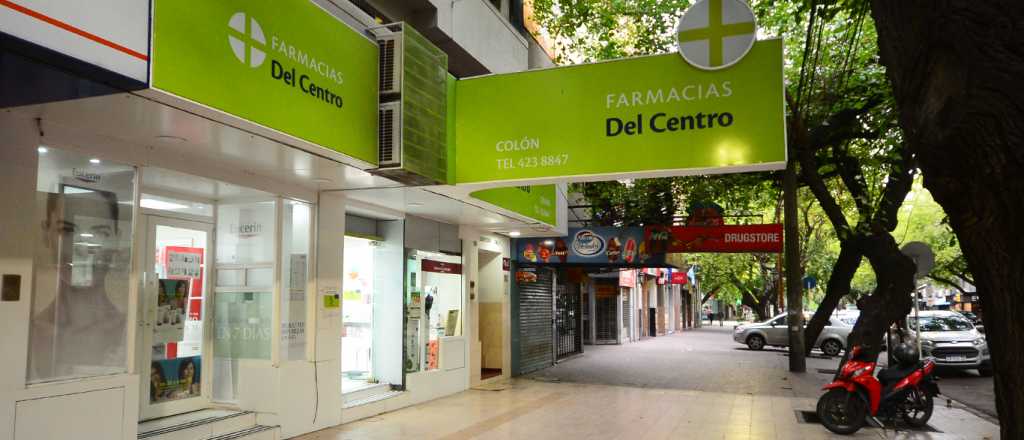 El emotivo cartel a una farmacéutica en un edificio de Mendoza