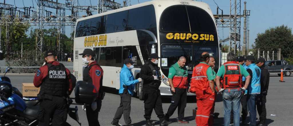 Detuvieron en CABA un micro que llevaba extranjeros desde Mendoza 