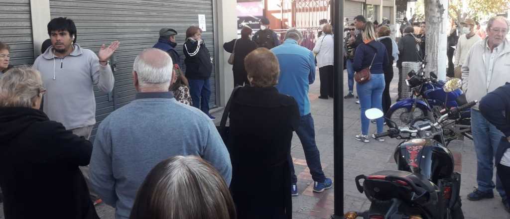 Mañana de caos en Mendoza por el cobro de jubilaciones y AUH